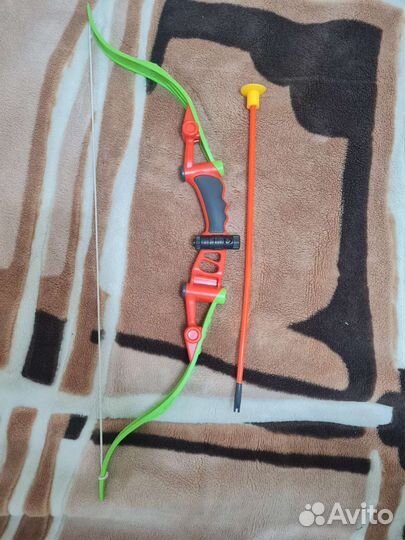 Детский лук со стрелой