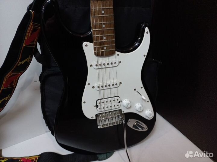 Электрогитара Fender Squier Bullet Strat