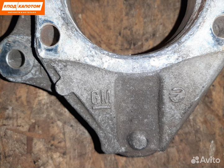 Кулак передний левый Chevrolet Cruze рест