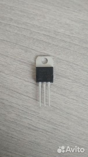 Транзистор P60NF06