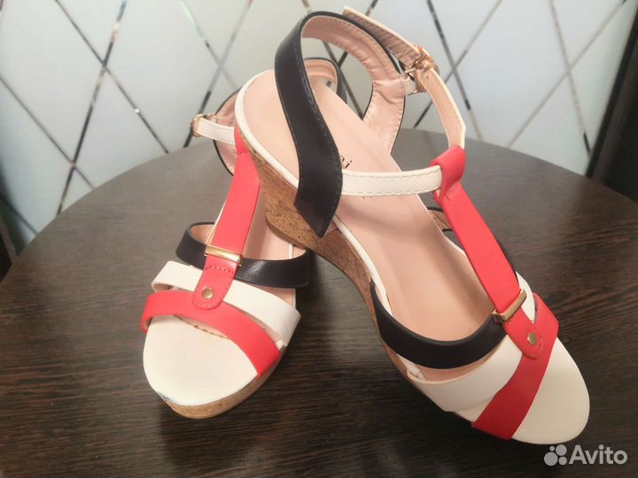 Босоножки женские 35 размер на танкетке