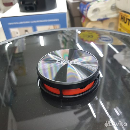 Робот пылесос со станцией самоочистки