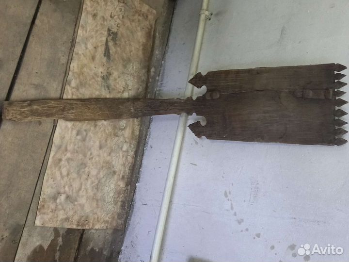 Старинная ручная цельная прялка