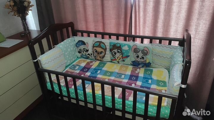 Детская кроватка с продольным маятником