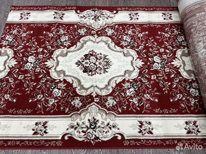 Ковер, ковровая дорожка красная