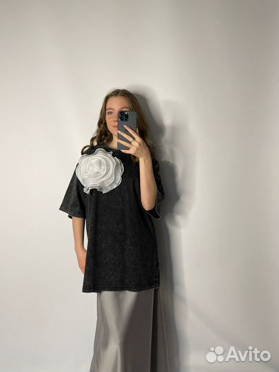 Футболка с цветком