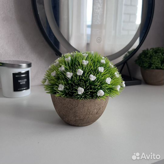 Искуственные цветы в горшке