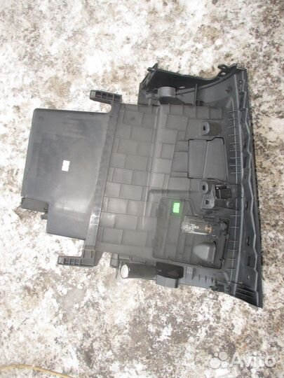 Бардачок (Renault Fluence)