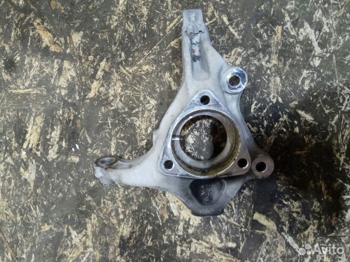 Кулак передний правый Chevrolet Malibu 9 2015