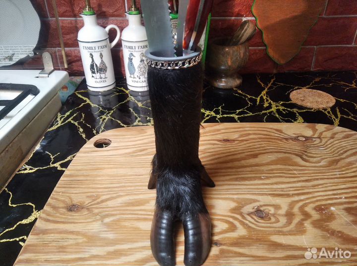 Подставка из копыта дикого кабана