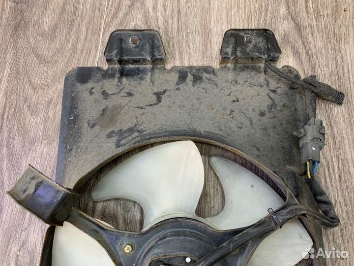 Вентилятор радиатора Mitsubishi Carisma 4G92 2002