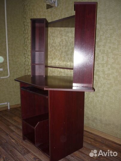 Угловой компьютерный стол