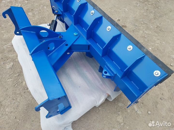 Поворотный гидравлический отвал на кун 2 м