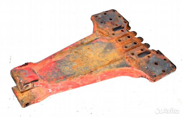 Кронштейн реактивной тяги, ведущего моста,левый vo