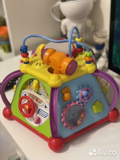 Развивающие игрушки для малышей музыкальный центр