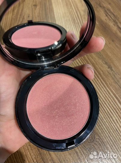 Пудра с сиянием Bobbi Brown