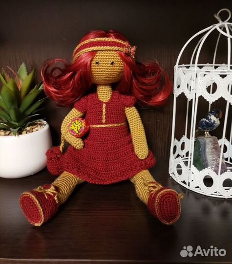 Кукла интеръерная вязаная