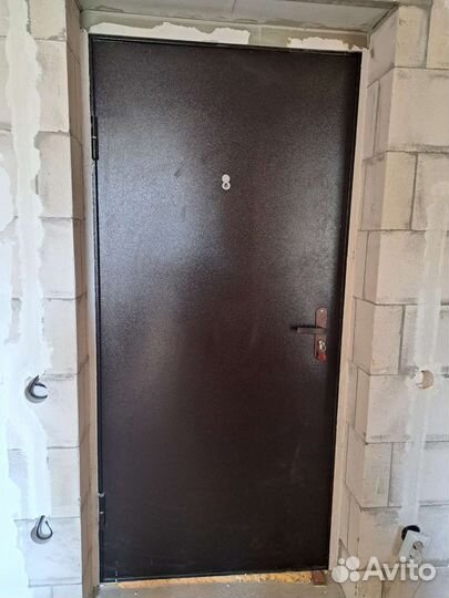 Дверь входная металлическая новая