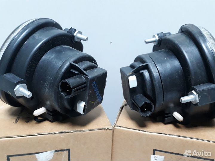 Фары противотуманные 551-2006L-UE