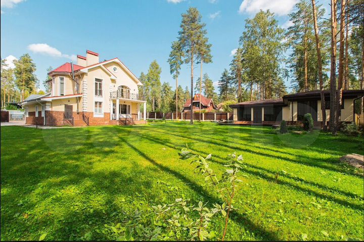 Дом 430 м² на участке 20 сот.