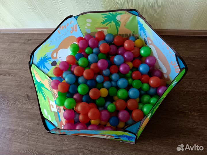 Сухой бассейн с шариками