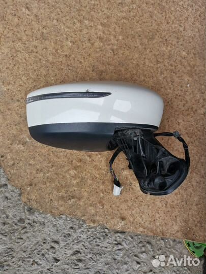 Боковое зеркало