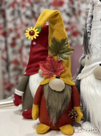 Осенний гном и новогодний гном
