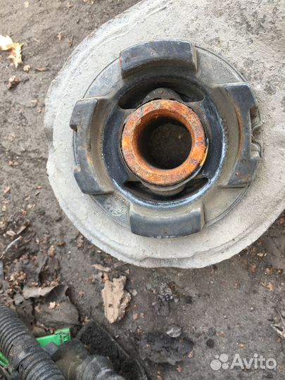 Подрамник Вольво S60/S80/V70/XC70 30793297