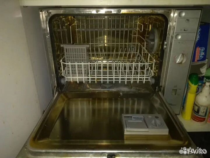 Продам посудомоечную машина Bosch. цена 6000 тыс
