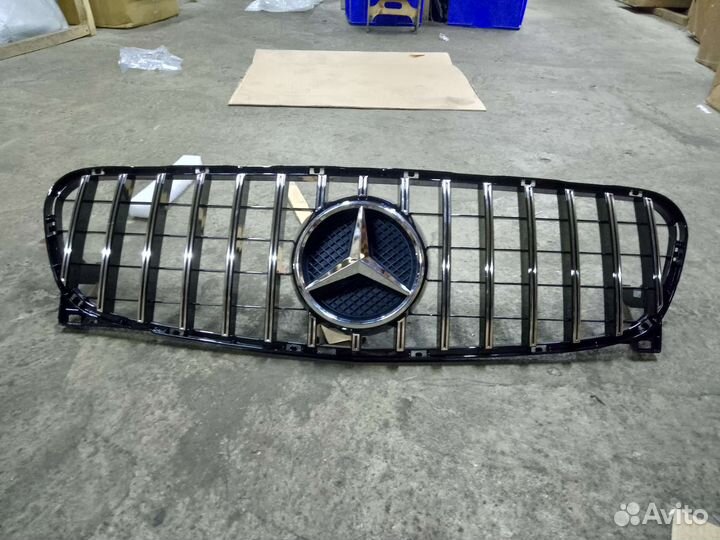 Решетка радиатора Mercedes w156 дорест