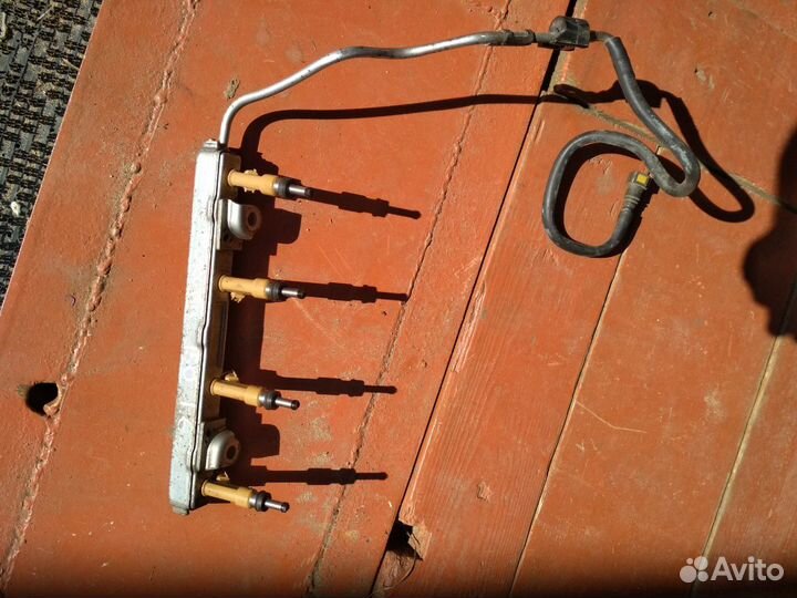 Рампа с форсунками на Toyota Corolla 1.6