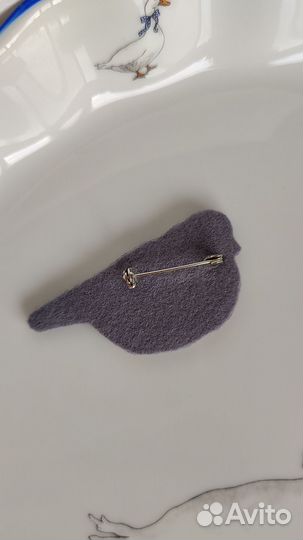 Брошь птичка