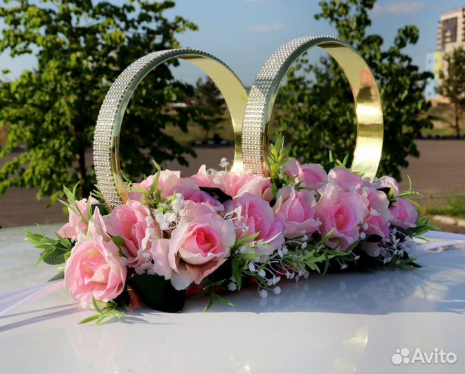 Украшение на машину розовое