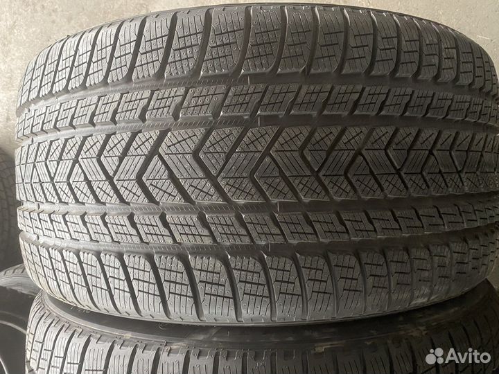 Pirelli Scorpion Winter 285/40 R22 и 325/35 R22 114W