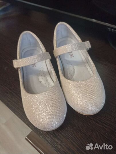 Туфли для девочки праздничные