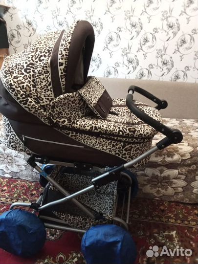 Прогулочная коляска с надувными колесами