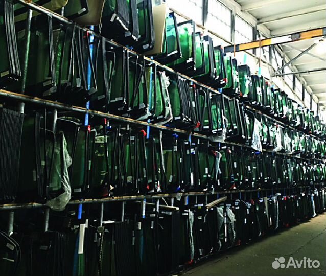 Стекло боковое опускное для Cadillac левый руль