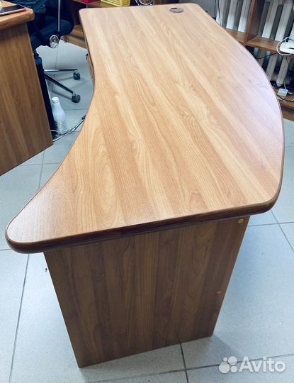 Компьютерный стол офисный