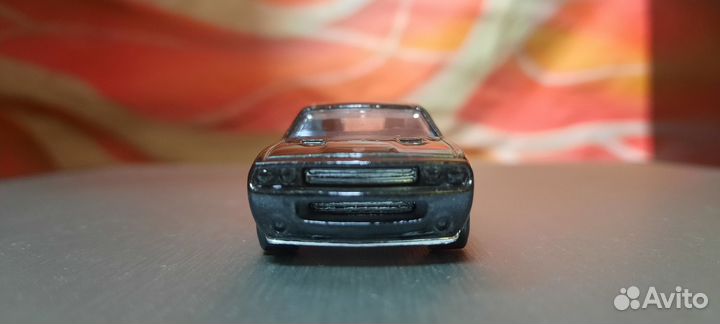Dodge-Challenger-64-Hot Wheels