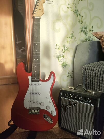 Электрогитара и комбоусилитель