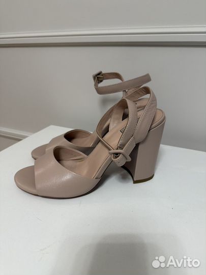 Босоножки basconi 40