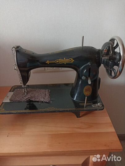 Швейная машинка ножная