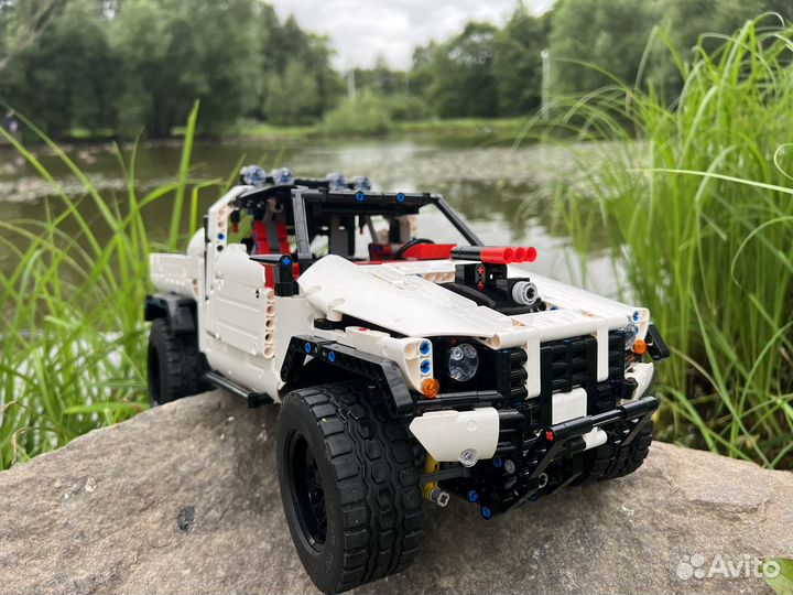 Констуктор(аналоглего) внедорожник на Д/У