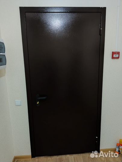 Дверь входная металлическая от застройщика