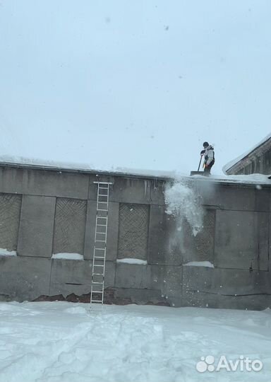 Сброс с крыш снега