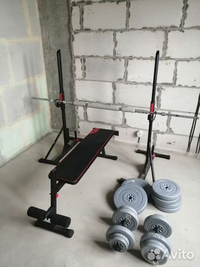 Скамья для жима, гантели, блины, стойки для штанги