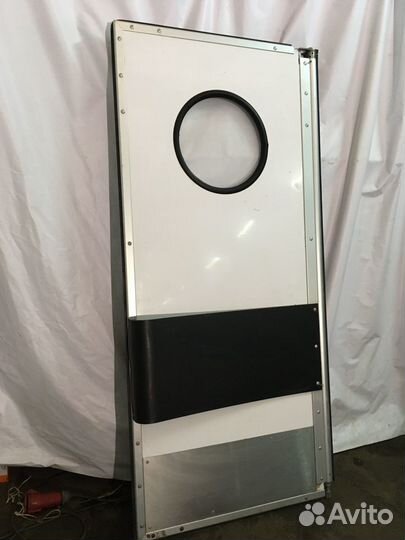 Дверь маятниковая