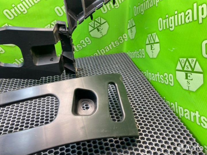 Кронштейн бампера задний Citroen C4 Picasso UD 5FV