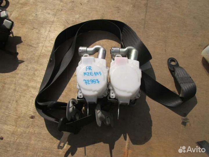 Ремень безопасности передний Toyota Corolla