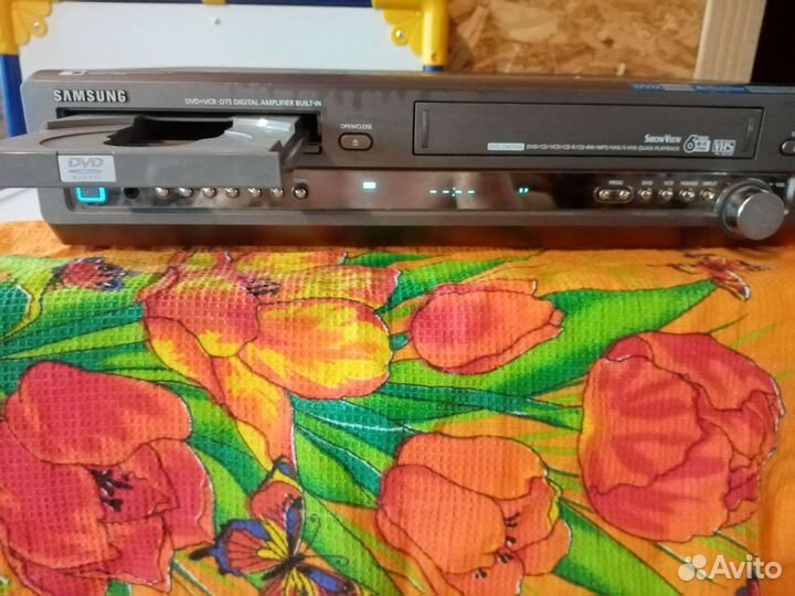 Видеомагнитофон VCR/DVD combo